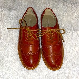 Brand new. Light brown Oxford shoes